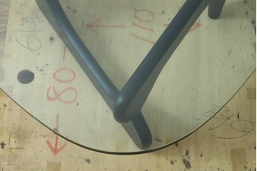 中古　リプロダクト品　イサム・ノグチ(Isamu Noguchi)　洗練されたモダンデザインが美しいセンターテーブル　(R-079767)