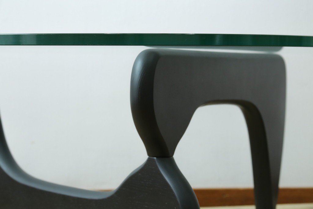 中古　リプロダクト品　イサム・ノグチ(Isamu Noguchi)　洗練されたモダンデザインが美しいセンターテーブル　(R-079767)
