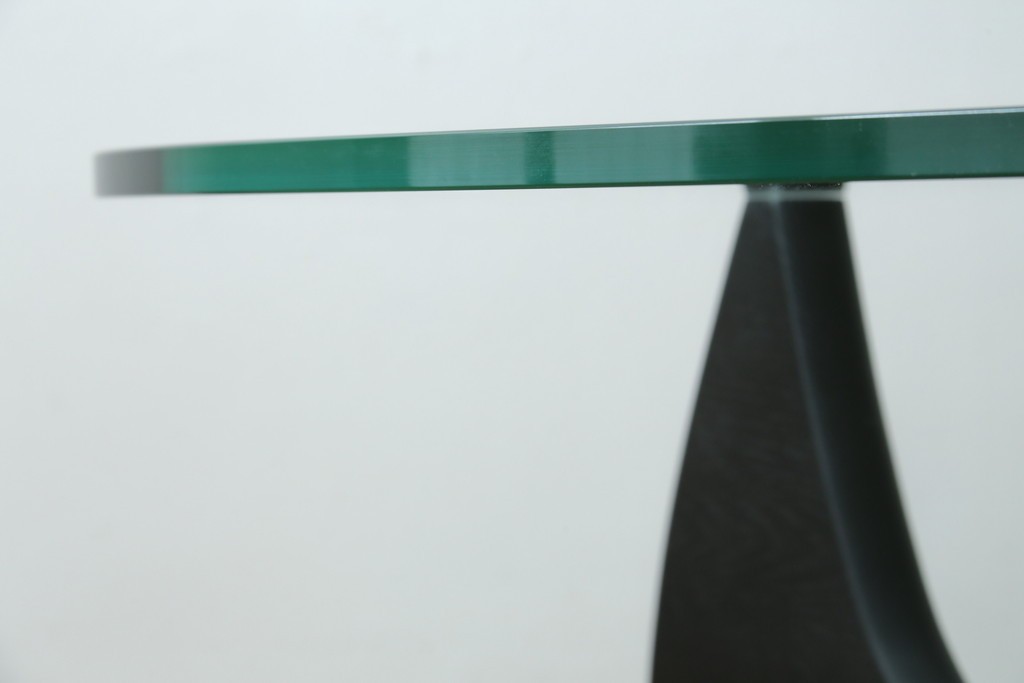 中古　リプロダクト品　イサム・ノグチ(Isamu Noguchi)　洗練されたモダンデザインが美しいセンターテーブル　(R-079767)