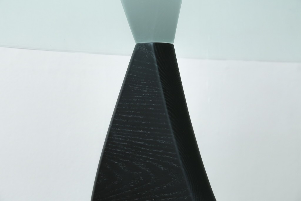 中古　リプロダクト品　イサム・ノグチ(Isamu Noguchi)　洗練されたモダンデザインが美しいセンターテーブル　(R-079767)