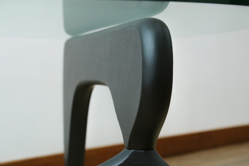 中古　リプロダクト品　イサム・ノグチ(Isamu Noguchi)　洗練されたモダンデザインが美しいセンターテーブル　(R-079767)