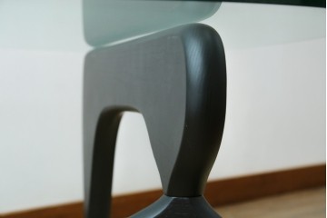 中古　リプロダクト品　イサム・ノグチ(Isamu Noguchi)　洗練されたモダンデザインが美しいセンターテーブル　(R-079767)