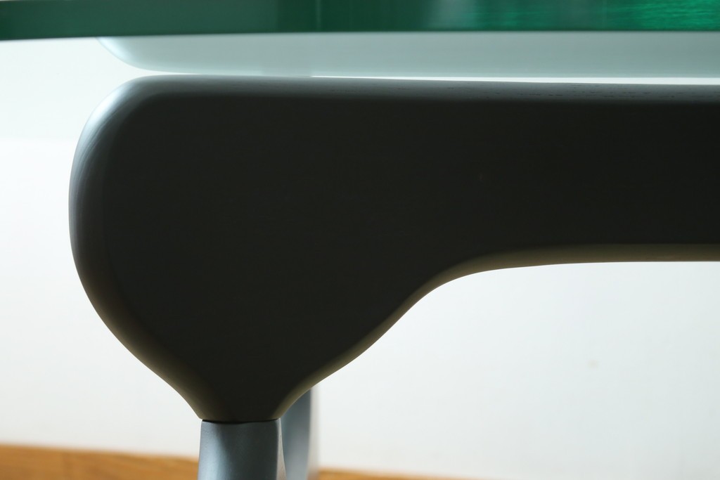 中古　リプロダクト品　イサム・ノグチ(Isamu Noguchi)　洗練されたモダンデザインが美しいセンターテーブル　(R-079767)