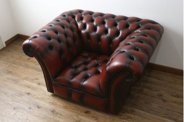 中古　イギリスハンドメイド　DISTINCTIVE CHESTERFIELDS(ディスティンクティブ・チェスターフィールド)　Blenheim(ブレナム)　Club Chair(クラブチェア)　本革(レザー)　主役級の存在感を放つ一人掛けソファ(1P、アームソファ、英国)(R-079768)