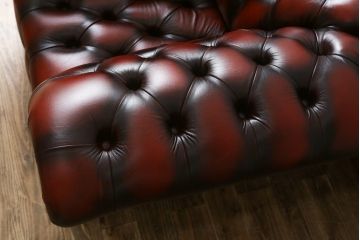 中古　イギリスハンドメイド　DISTINCTIVE CHESTERFIELDS(ディスティンクティブ・チェスターフィールド)　Blenheim(ブレナム)　Club Chair(クラブチェア)　本革(レザー)　主役級の存在感を放つ一人掛けソファ(1P、アームソファ、英国)(R-079768)