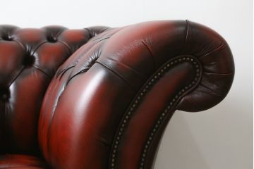 中古　イギリスハンドメイド　DISTINCTIVE CHESTERFIELDS(ディスティンクティブ・チェスターフィールド)　Blenheim(ブレナム)　Club Chair(クラブチェア)　本革(レザー)　主役級の存在感を放つ一人掛けソファ(1P、アームソファ、英国)(R-079768)