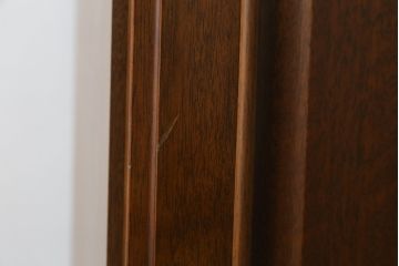中古　美品　maruni(マルニ木工)　地中海シリーズ　引き出し4杯付き　照明と鏡付きで素敵なディスプレイが叶うサイドボード118(サイドキャビネット、飾り棚、収納棚、戸棚)(定価約29万円)(R-079770)
