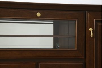 中古　美品　maruni(マルニ木工)　地中海シリーズ　引き出し4杯付き　照明と鏡付きで素敵なディスプレイが叶うサイドボード118(サイドキャビネット、飾り棚、収納棚、戸棚)(定価約29万円)(R-079770)