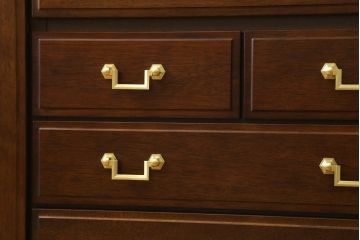 中古　美品　maruni(マルニ木工)　地中海シリーズ　引き出し4杯付き　照明と鏡付きで素敵なディスプレイが叶うサイドボード118(サイドキャビネット、飾り棚、収納棚、戸棚)(定価約29万円)(R-079770)