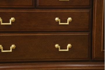 中古　美品　maruni(マルニ木工)　地中海シリーズ　引き出し4杯付き　照明と鏡付きで素敵なディスプレイが叶うサイドボード118(サイドキャビネット、飾り棚、収納棚、戸棚)(定価約29万円)(R-079770)
