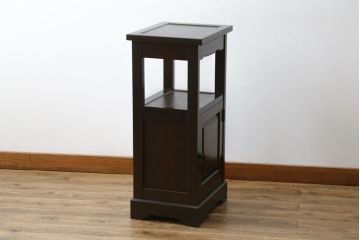 中古　北海道民芸家具　品のあるクラシカルなデザインが魅力的な電話台(サイドテーブル、ナイトテーブル、花台、飾り台、収納棚)(R-079772)