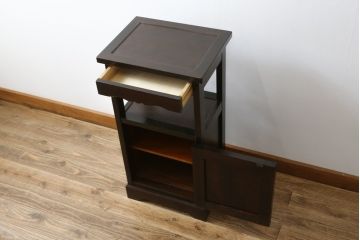 中古　北海道民芸家具　品のあるクラシカルなデザインが魅力的な電話台(サイドテーブル、ナイトテーブル、花台、飾り台、収納棚)(R-079772)
