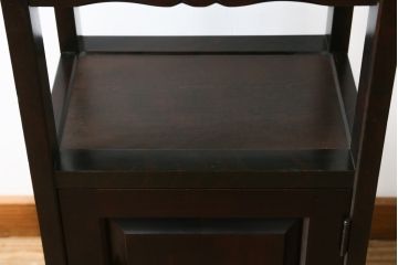中古　北海道民芸家具　品のあるクラシカルなデザインが魅力的な電話台(サイドテーブル、ナイトテーブル、花台、飾り台、収納棚)(R-079772)
