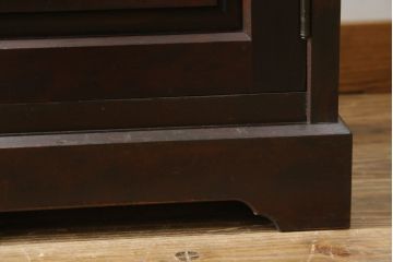 中古　北海道民芸家具　品のあるクラシカルなデザインが魅力的な電話台(サイドテーブル、ナイトテーブル、花台、飾り台、収納棚)(R-079772)