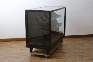 和製ビンテージ　特注!!　ペイント仕上げ限定　黒いペイントが男前でカッコいいシャツケース(ガラスケース、Gケース、ショーケース、陳列棚、飾り棚、店舗什器、ヴィンテージ)(R-079773)