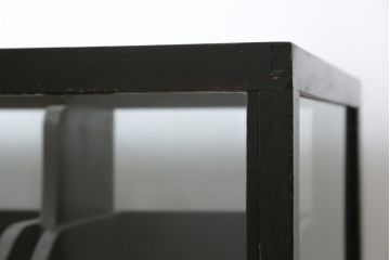 和製ビンテージ　特注!!　ペイント仕上げ限定　黒いペイントが男前でカッコいいシャツケース(ガラスケース、Gケース、ショーケース、陳列棚、飾り棚、店舗什器、ヴィンテージ)(R-079773)