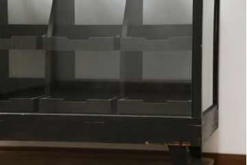 和製ビンテージ　特注!!　ペイント仕上げ限定　黒いペイントが男前でカッコいいシャツケース(ガラスケース、Gケース、ショーケース、陳列棚、飾り棚、店舗什器、ヴィンテージ)(R-079773)