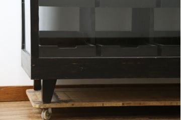 和製ビンテージ　特注!!　ペイント仕上げ限定　黒いペイントが男前でカッコいいシャツケース(ガラスケース、Gケース、ショーケース、陳列棚、飾り棚、店舗什器、ヴィンテージ)(R-079773)
