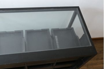 和製ビンテージ　特注!!　ペイント仕上げ限定　黒いペイントが男前でカッコいいシャツケース(ガラスケース、Gケース、ショーケース、陳列棚、飾り棚、店舗什器、ヴィンテージ)(R-079773)