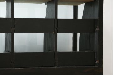 和製ビンテージ　特注!!　ペイント仕上げ限定　黒いペイントが男前でカッコいいシャツケース(ガラスケース、Gケース、ショーケース、陳列棚、飾り棚、店舗什器、ヴィンテージ)(R-079773)