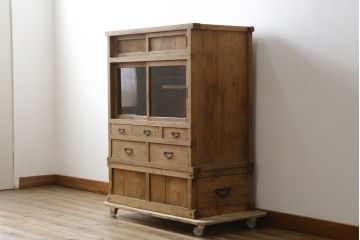 和製アンティーク　側面引き出しのユニークデザイン!木味が趣あふれる関東水屋箪笥(食器棚、収納棚、戸棚、キャビネット、重ね箪笥、茶棚、引き出し)(R-079774)