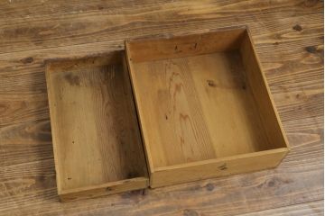 和製アンティーク　側面引き出しのユニークデザイン!木味が趣あふれる関東水屋箪笥(食器棚、収納棚、戸棚、キャビネット、重ね箪笥、茶棚、引き出し)(R-079774)