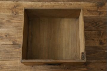 和製アンティーク　側面引き出しのユニークデザイン!木味が趣あふれる関東水屋箪笥(食器棚、収納棚、戸棚、キャビネット、重ね箪笥、茶棚、引き出し)(R-079774)