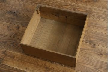 和製アンティーク　側面引き出しのユニークデザイン!木味が趣あふれる関東水屋箪笥(食器棚、収納棚、戸棚、キャビネット、重ね箪笥、茶棚、引き出し)(R-079774)