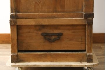 和製アンティーク　木味が趣あふれる関東水屋箪笥ローボード(ローチェスト、引き出し)(R-079776)