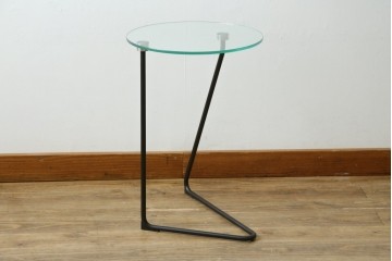 中古　フランス製　美品　希少モデル!!　Ligne Roset(リーン・ロゼ)　ANGIE ANAKIS (アンジー・アナキス)デザイン　Rythme(リズム)　個性光るモダンデザインのサイドテーブル　(R-079777)