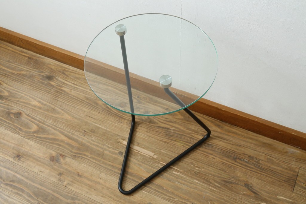 中古　フランス製　美品　希少モデル!!　Ligne Roset(リーン・ロゼ)　ANGIE ANAKIS (アンジー・アナキス)デザイン　Rythme(リズム)　個性光るモダンデザインのサイドテーブル　(R-079777)