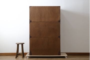 和製アンティーク　美品!!　明治大正期　前面欅(ケヤキ)材　杢目を活かしたデザインが魅力的な三段重ね最上箪笥(和たんす、衣装タンス、整理箪笥、収納箪笥、時代箪笥、引き出し、チェスト)(R-079778)