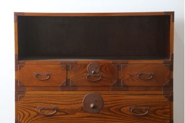和製アンティーク　美品!!　明治大正期　前面欅(ケヤキ)材　杢目を活かしたデザインが魅力的な最上箪笥ローボード(時代箪笥、和たんす、収納タンス、整理箪笥、収納棚、戸棚、テレビ台、TV台、TVボード、テレビボード)(R-079779)