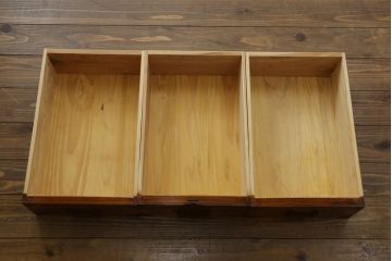 和製アンティーク　美品!!　明治大正期　前面欅(ケヤキ)材　杢目を活かしたデザインが魅力的な最上箪笥ローボード(時代箪笥、和たんす、収納タンス、整理箪笥、収納棚、戸棚、テレビ台、TV台、TVボード、テレビボード)(R-079779)