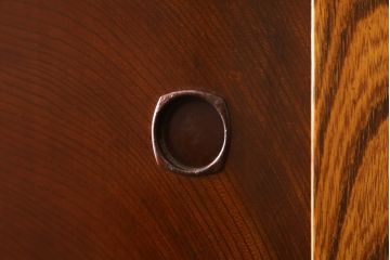 和製アンティーク　美品!!　明治大正期　前面欅(ケヤキ)材　杢目を活かしたデザインが魅力的な最上箪笥ローボード(時代箪笥、和たんす、収納タンス、整理箪笥、収納棚、戸棚、テレビ台、TV台、TVボード、テレビボード)(R-079779)