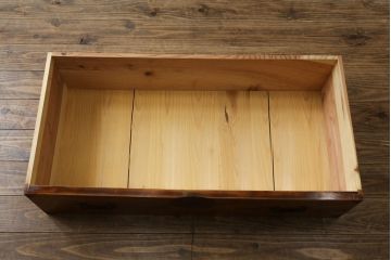 和製アンティーク　美品!!　明治大正期　前面欅(ケヤキ)材　金具と木の素朴でやさしい色合いが魅力的な最上箪笥ローチェスト(引き出し、時代箪笥、和たんす、衣装タンス、収納箪笥、整理箪笥、テレビ台、TV台、テレビボード、ローボード)(R-079781)