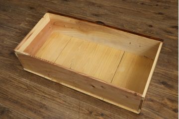 和製アンティーク　美品!!　明治大正期　前面欅(ケヤキ)材　金具と木の素朴でやさしい色合いが魅力的な最上箪笥ローチェスト(引き出し、時代箪笥、和たんす、衣装タンス、収納箪笥、整理箪笥、テレビ台、TV台、テレビボード、ローボード)(R-079781)
