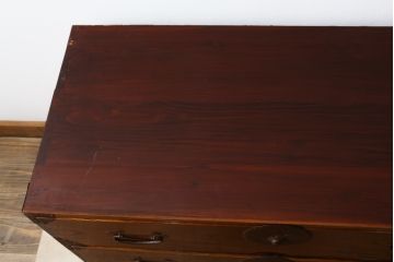 和製アンティーク　美品!!　明治大正期　前面欅(ケヤキ)材　金具と木の素朴でやさしい色合いが魅力的な最上箪笥ローチェスト(引き出し、時代箪笥、和たんす、衣装タンス、収納箪笥、整理箪笥、テレビ台、TV台、テレビボード、ローボード)(R-079781)