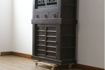 和製アンティーク　京都産　透かしの意匠がお洒落な和の趣溢れる三尺水屋箪笥(食器棚、収納棚、戸棚、キャビネット、重ね箪笥、店舗什器)(R-079784)