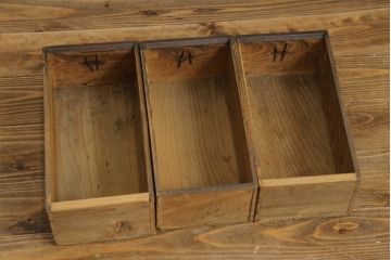 和製アンティーク　京都産　透かしの意匠がお洒落な和の趣溢れる三尺水屋箪笥(食器棚、収納棚、戸棚、キャビネット、重ね箪笥、店舗什器)(R-079784)