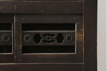 和製アンティーク　京都産　透かしの意匠がお洒落な和の趣溢れる三尺水屋箪笥サイドボード(食器棚、収納棚、戸棚、キャビネット、店舗什器)(R-079785)
