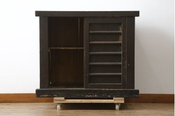 和製アンティーク　京都産　横桟引き戸が和モダンな雰囲気を高める三尺水屋箪笥サイドボード(食器棚、収納棚、戸棚、キャビネット、店舗什器)(R-079786)