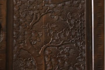 和製ビンテージ　軽井沢彫り　繊細かつ大胆な彫り込みが目を引く和箪笥(収納箪笥、和服箪笥、着物タンス、衣装たんす、ヴィンテージ)(R-079789)