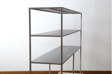 中古　ヨーロッパ　ブランド家具　特注　オーダー品!!　美しいシルエットのアイアンラック(オープンラック、シェルフ、店舗什器、飾り棚、陳列棚)(製作費約30万円)(R-079792)