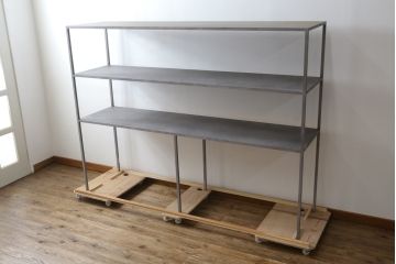 中古　ヨーロッパ　ブランド家具　特注　オーダー品!!　美しいシルエットのアイアンラック(オープンラック、シェルフ、店舗什器、飾り棚、陳列棚)(製作費約30万円)(R-079792)
