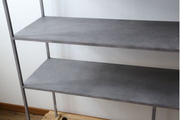 中古　ヨーロッパ　ブランド家具　特注　オーダー品!!　美しいシルエットのアイアンラック(オープンラック、シェルフ、店舗什器、飾り棚、陳列棚)(製作費約30万円)(R-079792)
