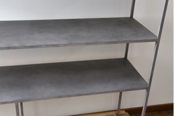 中古　ヨーロッパ　ブランド家具　特注　オーダー品!!　美しいシルエットのアイアンラック(オープンラック、シェルフ、店舗什器、飾り棚、陳列棚)(製作費約30万円)(R-079792)