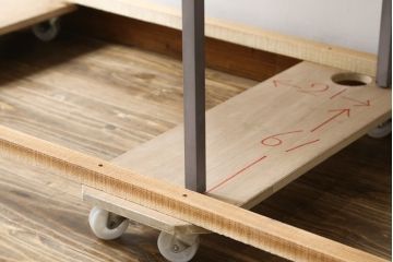 中古　ヨーロッパ　ブランド家具　特注　オーダー品!!　美しいシルエットのアイアンラック(オープンラック、シェルフ、店舗什器、飾り棚、陳列棚)(製作費約30万円)(R-079792)