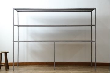 中古　ヨーロッパ　ブランド家具　特注　オーダー品!!　美しいシルエットのアイアンラック(オープンラック、シェルフ、店舗什器、飾り棚、陳列棚)(製作費約30万円)(R-079792)