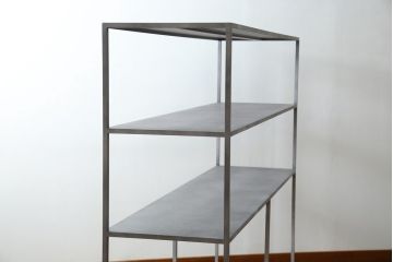 中古　ヨーロッパ　ブランド家具　特注　オーダー品!!　美しいシルエットのアイアンラック(オープンラック、シェルフ、店舗什器、飾り棚、陳列棚)(製作費約30万円)(R-079792)